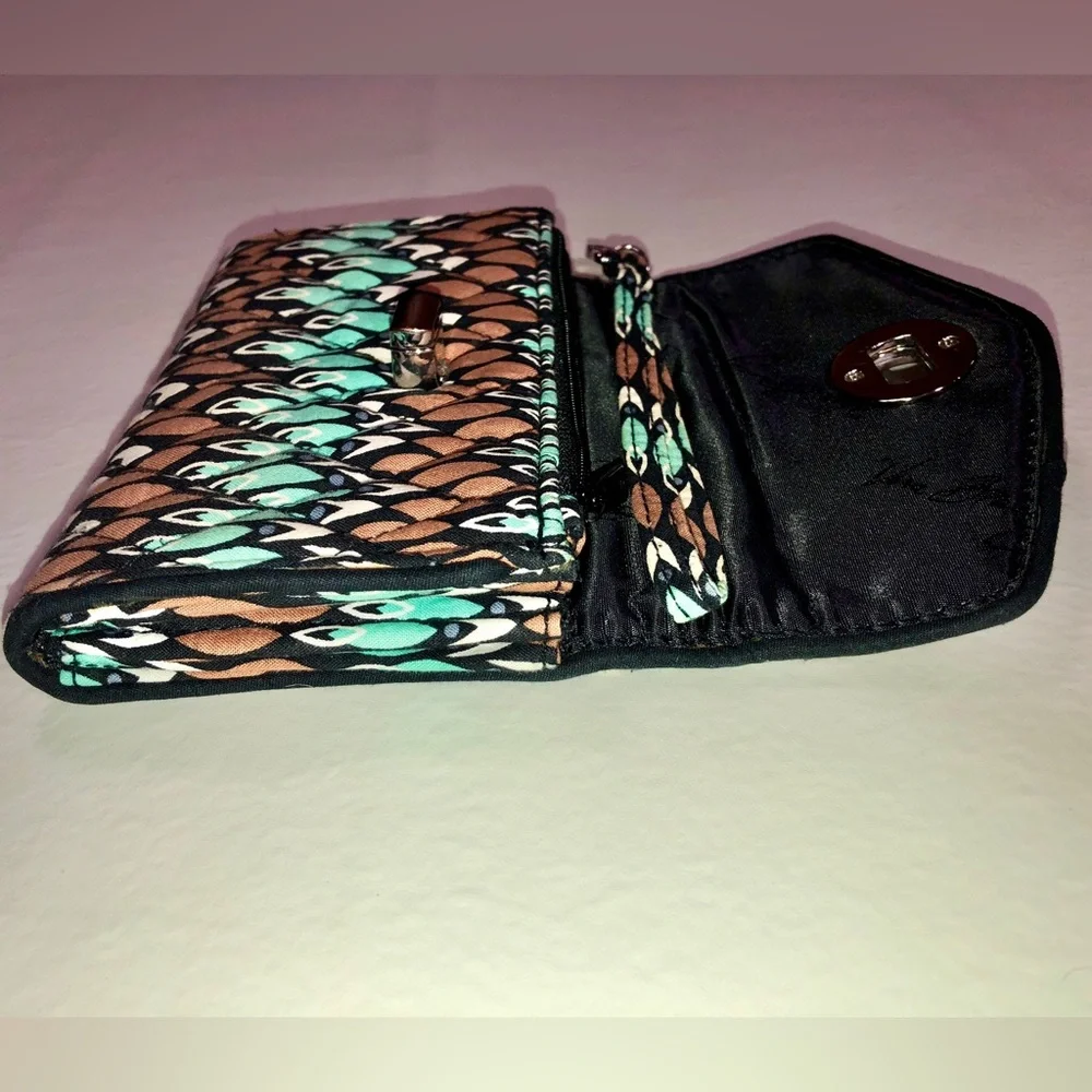 Vera Bradley Your Turn Smartphone Wristlet Sierra Stream Clutch Retired Pattern